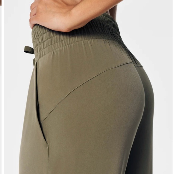 NWT Spanx On the Move Tapered Pant, Size L, Regular, Tuscan Olive - Picture 4 of 5